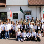 10.6.2016 Kielce. Zapalenie Zniczy Pamięci pod tablicą pamiątkową na terenie Pierwszych Koszar 2 PAL Legionów przy ul. Wrzosowej / Wojciech Habdas / Radio Kielce