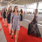 10.6.2016 Kielce. Pokaz mody „Jeans i nie tylko...”, podczas którego swoje projekty zaprezentowali studenci III roku wzornictwa Instytutu Sztuk Pięknych UJK. / Wojciech Habdas / Radio Kielce