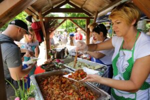 12.06.2016 Jawor u źródeł kultury. Konkurs Radia Kielce w Tokarni / Radio Kielce