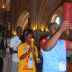 22.07.2016. Młodzież ze Starachowic i Końskich oraz goście z Konga, Białorusi i Ukrainy spotkali się w Opactwie Cystersów w Wąchocku / Tomasz Piwko / Radio Kielce