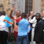 22.07.2016. Młodzież ze Starachowic i Końskich oraz goście z Konga, Białorusi i Ukrainy spotkali się w Opactwie Cystersów w Wąchocku / Tomasz Piwko / Radio Kielce