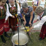 IV Świętokrzyski Festiwal Zupy Rybnej w Wilkowie (31 lipca 2016 r.) / Jarosław Kubalski / Radio Kielce