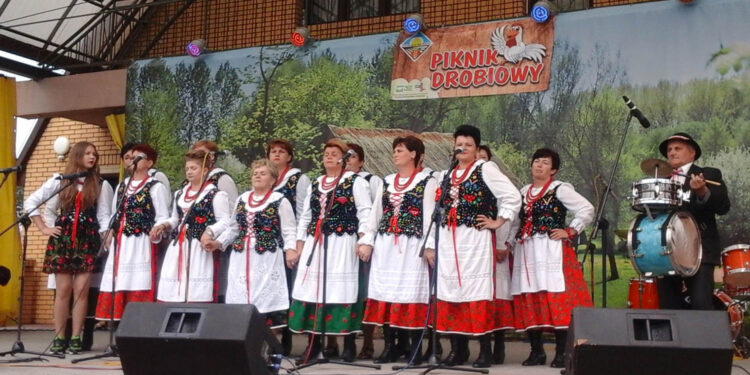 17.7.2016 Sędziszów. Koncert „Śladami Stefana Ostrowskiego i Jana Jawora”. / Ewa Pociejowska-Gawęda / Radio Kielce