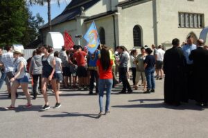 20.07.2016. Francuscy pielgrzymi Światowych Dni Młodzieży w Jędrzejowie / Ewa Pociejowska-Gawęda / Radio Kielce