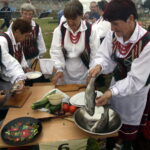 IV Świętokrzyski Festiwal Zupy Rybnej w Wilkowie (31 lipca 2016 r.) / Jarosław Kubalski / Radio Kielce