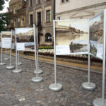 17.7.2016 Sandomierz. „Zaszły zmiany”- to tytuł plenerowej wystawy, którą można oglądać na sandomierskim Rynku. / Grażyna Szlęzak-Wójcik / Radio Kielce