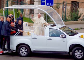 27.07.2016. Papież Franciszek w drodze na Wawel / Bartłomiej Zapała / Radio Kielce