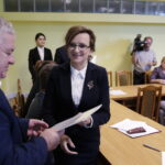 08.07.2016 Kielce. Wojewoda świętokrzyski Agata Wojtyszek podpisała z przedstawicielami samorządów świętokrzyskich umowy na rozwój infrastruktury drogowej. / Jarosław Kubalski / Radio Kielce