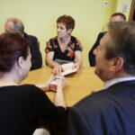 08.07.2016 Kielce. Wojewoda świętokrzyski Agata Wojtyszek podpisała z przedstawicielami samorządów świętokrzyskich umowy na rozwój infrastruktury drogowej. / Jarosław Kubalski / Radio Kielce