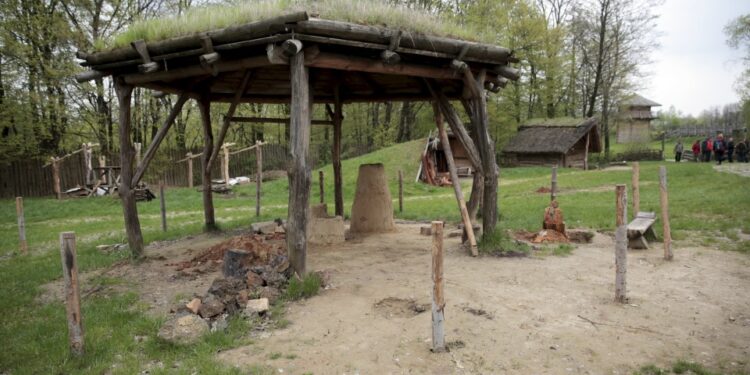 24.04.2016 Nowa Słupia. Centrum kulturowo archeologiczne. / Jarosław Kubalski / Radio Kielce