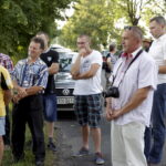 01.07.2016 Okolice Mnina. Poszkodowani przez gradobicie rolnicy z gmin Łopuszno i Słupia (Konecka) spotkali się z posłem PiS Krzysztofem Lipcem i doradcą Wojewody Świętokrzyskiego Andrzejem Prusiem. / Jarosław Kubalski / Radio Kielce