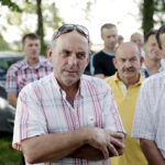 01.07.2016 Okolice Mnina. Poszkodowani przez gradobicie rolnicy z gmin Łopuszno i Słupia (Konecka) spotkali się z posłem PiS Krzysztofem Lipcem i doradcą Wojewody Świętokrzyskiego Andrzejem Prusiem. / Jarosław Kubalski / Radio Kielce