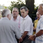 01.07.2016 Okolice Mnina. Poszkodowani przez gradobicie rolnicy z gmin Łopuszno i Słupia (Konecka) spotkali się z posłem PiS Krzysztofem Lipcem i doradcą Wojewody Świętokrzyskiego Andrzejem Prusiem. / Jarosław Kubalski / Radio Kielce