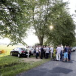 01.07.2016 Okolice Mnina. Poszkodowani przez gradobicie rolnicy z gmin Łopuszno i Słupia (Konecka) spotkali się z posłem PiS Krzysztofem Lipcem i doradcą Wojewody Świętokrzyskiego Andrzejem Prusiem. / Jarosław Kubalski / Radio Kielce