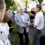 01.07.2016 Okolice Mnina. Poszkodowani przez gradobicie rolnicy z gmin Łopuszno i Słupia (Konecka) spotkali się z posłem PiS Krzysztofem Lipcem i doradcą Wojewody Świętokrzyskiego Andrzejem Prusiem. / Jarosław Kubalski / Radio Kielce