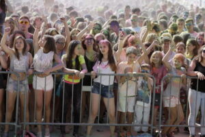 02.07.2016 Kielce. Festiwal Kolorów na parkingu Galerii Korona. / Jarosław Kubalski / Radio Kielce