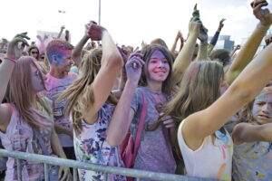 02.07.2016 Kielce. Festiwal Kolorów na parkingu Galerii Korona. / Jarosław Kubalski / Radio Kielce