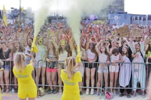 02.07.2016 Kielce. Festiwal Kolorów na parkingu Galerii Korona. / Jarosław Kubalski / Radio Kielce