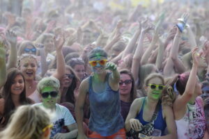 02.07.2016 Kielce. Festiwal Kolorów na parkingu Galerii Korona. / Jarosław Kubalski / Radio Kielce