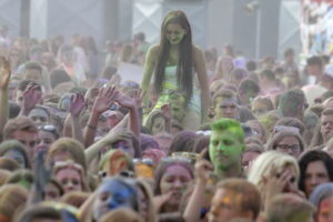 02.07.2016 Kielce. Festiwal Kolorów na parkingu Galerii Korona. / Jarosław Kubalski / Radio Kielce