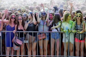 02.07.2016 Kielce. Festiwal Kolorów na parkingu Galerii Korona. / Jarosław Kubalski / Radio Kielce