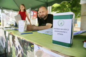 02.07.2016 Kielce. Happening na Placu Artystów. Nie porzucaj zwierząt. / Jarosław Kubalski / Radio Kielce