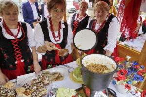 03.07.2016 Pierzchnica. Konkurs na tradycyjną potrawę powiatu kieleckiego. / Jarosław Kubalski / Radio Kielce