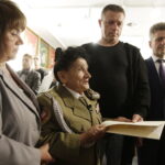 03.07.2016 Kielce. Uroczystość przekazania odnalezionych szczątków Żołnierzy Wyklętych rodzinom. Józefa Życińska. / Jarosław Kubalski / Radio Kielce
