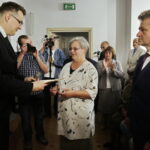 03.07.2016 Kielce. Uroczystość przekazania odnalezionych szczątków Żołnierzy Wyklętych rodzinom. Rodzina Karola Łoniewskiego. / Jarosław Kubalski / Radio Kielce