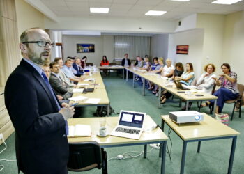 04.07.2016 Kielce. Spotkanie  z  ekspertami Banku Światowego w ramach programu pomocy dla biedniejszych regionów Unii Europejskiej. / Jarosław Kubalski / Radio Kielce