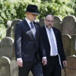 04.07.2016 Kielce. Obchody rocznicy pogromu kieleckiego. Prezydent Andrzej Duda odwiedził kirkut na Pakoszu. / Jarosław Kubalski / Radio Kielce