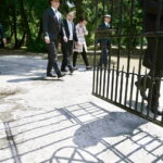 04.07.2016 Kielce. Obchody rocznicy pogromu kieleckiego. Prezydent Andrzej Duda odwiedził kirkut na Pakoszu. / Jarosław Kubalski / Radio Kielce