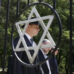 04.07.2016 Kielce. Obchody rocznicy pogromu kieleckiego. Prezydent Andrzej Duda odwiedził kirkut na Pakoszu. / Jarosław Kubalski / Radio Kielce