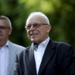 05.07.2016 Busko-Zdrój. XXII Festiwal im. Krystyny Jamroz. Kompozytor Henryk Kuźniak odsłonił swoje festiwalowe "Słoneczko" w Alei Gwiazd w Parku Zdrojowym. / Jarosław Kubalski / Radio Kielce