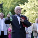 05.07.2016 Busko-Zdrój. XXII Festiwal im. Krystyny Jamroz. Kompozytor Henryk Kuźniak odsłonił swoje festiwalowe "Słoneczko" w Alei Gwiazd w Parku Zdrojowym. / Jarosław Kubalski / Radio Kielce