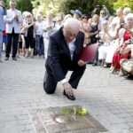 05.07.2016 Busko-Zdrój. XXII Festiwal im. Krystyny Jamroz. Kompozytor Henryk Kuźniak odsłonił swoje festiwalowe "Słoneczko" w Alei Gwiazd w Parku Zdrojowym. / Jarosław Kubalski / Radio Kielce