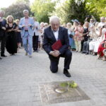 05.07.2016 Busko-Zdrój. XXII Festiwal im. Krystyny Jamroz. Kompozytor Henryk Kuźniak odsłonił swoje festiwalowe "Słoneczko" w Alei Gwiazd w Parku Zdrojowym. / Jarosław Kubalski / Radio Kielce