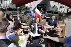 5.7.2016 Kielce. Świętokrzyski Urząd Wojewódzki organizuje na placu Wolności w Kielcach dwudniowy piknik związany ze szczytem NATO w Polsce. O planach poinformowała na konferencji prasowej wojewoda świętokrzyski Agata Wojtyszek / Jarosław Kubalski / Radio Kielce