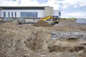 05.07.2016 Kielce. Wyburzono budynek techniczny na kampusie UJK przy ulicy Świętokrzyskiej. Powstanie tu parking. / Jarosław Kubalski / Radio Kielce