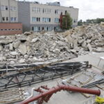 05.07.2016 Kielce. Wyburzono budynek techniczny na kampusie UJK przy ulicy Świętokrzyskiej. Powstanie tu parking. / Jarosław Kubalski / Radio Kielce