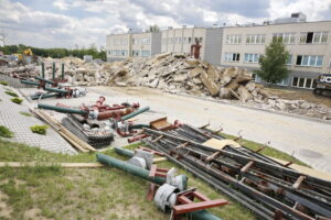 05.07.2016 Kielce. Wyburzono budynek techniczny na kampusie UJK przy ulicy Świętokrzyskiej. Powstanie tu parking. / Jarosław Kubalski / Radio Kielce