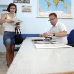 5.7.2016 Kielce. W LO im. P. Ściegiennego maturzyści odbierają świadectwa / Jarosław Kubalski / Radio Kielce