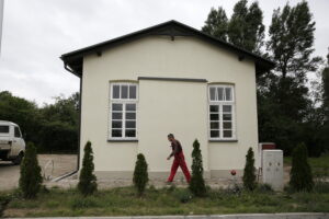 07.07.2016 Kielce. Przeniesiony na Pakosz Dom Modlitwy Herszla Zagajskiego. / Jarosław Kubalski / Radio Kielce