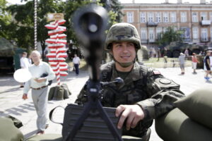 08.07.2016 Kielce. Piknik na Placu Wolności towarzyszący Szczytowi NATO w Warszawie. / Jarosław Kubalski / Radio Kielce