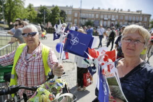 08.07.2016 Kielce. Piknik na Placu Wolności towarzyszący Szczytowi NATO w Warszawie. / Jarosław Kubalski / Radio Kielce