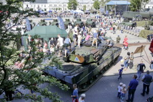 08.07.2016 Kielce. Piknik na Placu Wolności towarzyszący Szczytowi NATO w Warszawie. / Jarosław Kubalski / Radio Kielce