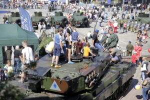 08.07.2016 Kielce. Piknik na Placu Wolności towarzyszący Szczytowi NATO w Warszawie. / Jarosław Kubalski / Radio Kielce