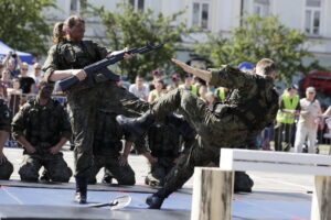 08.07.2016 Kielce. Piknik na Placu Wolności towarzyszący Szczytowi NATO w Warszawie. / Jarosław Kubalski / Radio Kielce