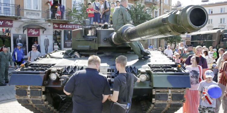 08.07.2016 Kielce. Piknik na Placu Wolności towarzyszący Szczytowi NATO w Warszawie. / Jarosław Kubalski / Radio Kielce