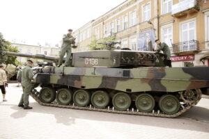 08.07.2016 Kielce. Plac Wolności. Przygotowania do Pikniku ze Szczytem Nato. / Jarosław Kubalski / Radio Kielce